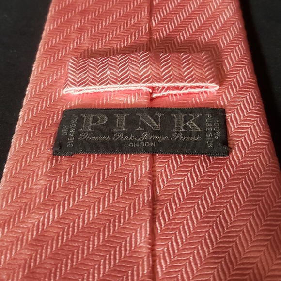 Pink Thomas Pink Made in England 100% Silk Necktie - Pink 3 3/4" x 59"I'm - Picture 3 of 6